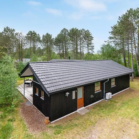 3 Bedroom Amazing In Holiday home Aalbaek