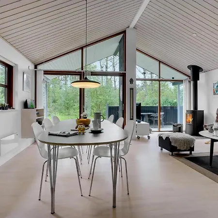 3 Bedroom Amazing In Holiday home