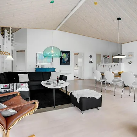 בית נופש Three-bedroom In Albak