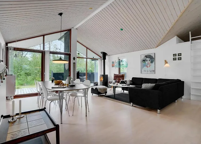 Ferienhaus Three-bedroom In Albak *